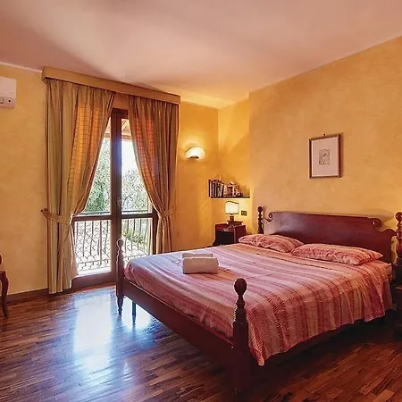 Sleeps 9 With Pool And Air Con 빌라 Oneglia