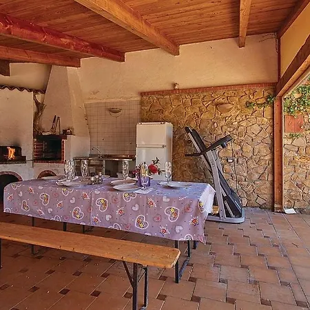 Villa Sleeps 9 With Pool And Air Con Oneglia