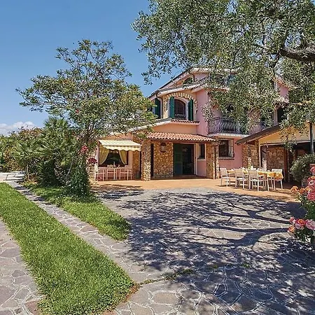 Sleeps 9 With Pool And Air Con Villa *